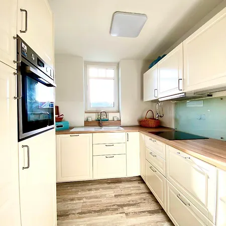 Hafenstrasse 39 12 *